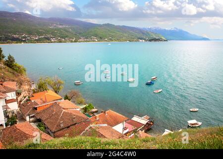Vue sur le lac Ohrid dans la vieille ville d'Ohrid, Macédoine du Nord Banque D'Images