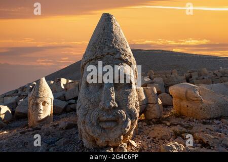 Nemrut Mountain et têtes de statue géantes du 1er siècle av. J.-C., à Adiyaman, Turquie. Banque D'Images