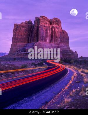 ROAD ORGAN BUTTE PALAIS DE JUSTICE ROCHERS ARCHES PARC NATIONAL UTAH USA Banque D'Images