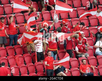Spectateurs lors du match de football de l'UEFA EURO 2020 Group C entre les pays-Bas et l'Autriche le 17 juin 2021 à la Johan Cruijff Arena d'Amsterdam. Photo par SCS/Soenar Chamid/AFLO (PAYS-BAS) Banque D'Images