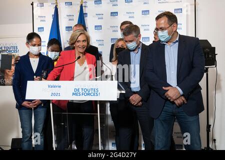 Candidat aux élections régionales pour la présidence de la région Ile-de-France Valerie Pecresse (Libres!) Tient une conférence de presse à la suite des résultats du premier tour des élections régionales au siège de sa campagne le 20 juin 2021 à Paris, France. Le candidat sortant conservateur Pecresse a une longueur d'avance, l'un des six candidats sur le point de se qualifier pour le second tour. Les élections, qui ont suivi une année éprouvante et demi de blocages et de couvre-feux, ont été marquées par un taux de participation record de moins de 34%. Photo de Daniel Derajinski/ABACAPRESS.COM Banque D'Images