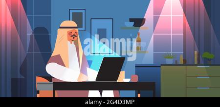 homme d'affaires indépendant arabe regardant l'écran d'ordinateur portable homme arabe assis sur le lieu de travail dans la nuit sombre maison Illustration de Vecteur