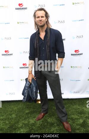 Newport Beach, Californie, États-Unis. 19 juin 2021. Nick Liam assistant à la Fondation GUARDaHEART présente les maladies cardiaques non masquées avec DIABETESPREDIY à Newport Beach, Californie. Crédit: Sheri Determan Banque D'Images