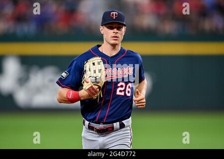 Arlington, Texas, États-Unis. 19 juin 2021. Minnesota Twins Max Kepler (26) lors d'un match entre les Minnesota Twins et les Texas Rangers au Globe Life Field à Arlington, Texas.Manny Flores/Cal Sport Media/Alay Live News Banque D'Images