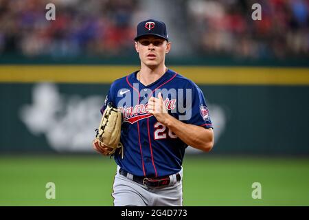 Arlington, Texas, États-Unis. 19 juin 2021. Minnesota Twins Max Kepler (26) lors d'un match entre les Minnesota Twins et les Texas Rangers au Globe Life Field à Arlington, Texas.Manny Flores/Cal Sport Media/Alay Live News Banque D'Images