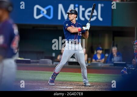 Arlington, Texas, États-Unis. 19 juin 2021. Minnesota Twins Max Kepler (26) lors d'un match entre les Minnesota Twins et les Texas Rangers au Globe Life Field à Arlington, Texas.Manny Flores/Cal Sport Media/Alay Live News Banque D'Images