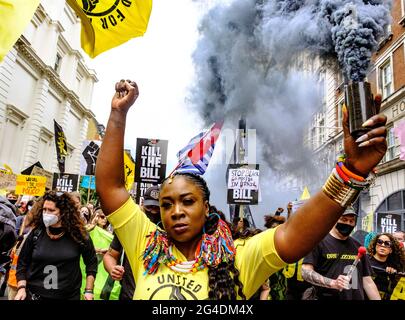 Marvina Newton à la tête d'une démonstration de la vie noire l'importance / tuer le projet de loi luttant contre l'utilisation du pouvoir de police comme moyen de taire les voix noires, en réponse aux récents meurtres de personnes noires par la police. Mai 2021 Banque D'Images