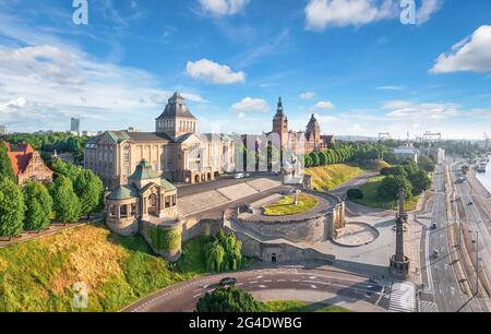 Szczecin, Pologne. Vue aérienne des bâtiments historiques sur la rive gauche de l'Oder Ouest Banque D'Images