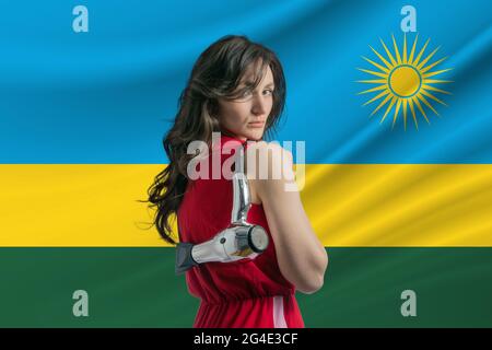 L'industrie de la beauté au Rwanda. Coiffeur féminin heureux tenant un sèche-cheveux sur fond de drapeau rwandais. Banque D'Images