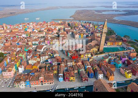 Vue aérienne des maisons colorées de l'île de Burano Banque D'Images