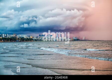 Skyline de Mumbai City avec la plage Banque D'Images