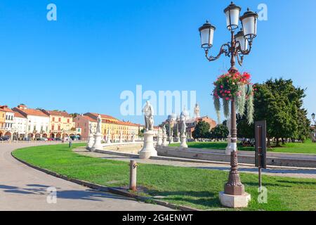 Place avec statues à Padoue Italie . Prato della Valle centre-ville de Padoue Banque D'Images