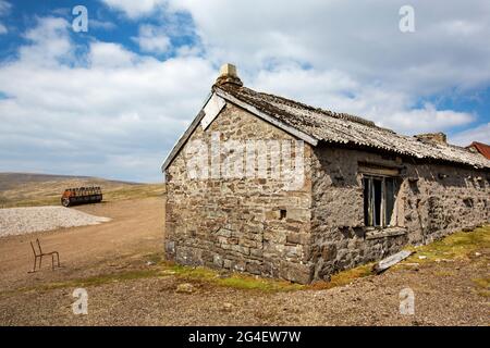 Les buiildings abandonnés à la mine Silverband, en dessous de Great Dun, sont tombés dans les Pennines du Nord, Cumbria, Royaume-Uni. Banque D'Images