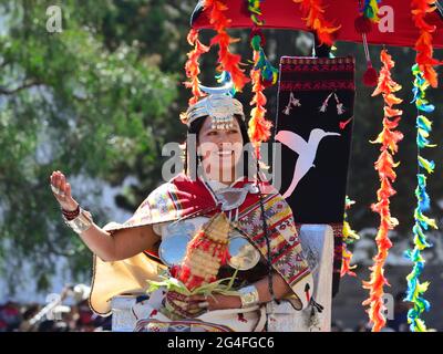 Inti Raymi, festival du soleil, dirigeant inca dans le palanquin à la procession, Cusco, Pérou Banque D'Images