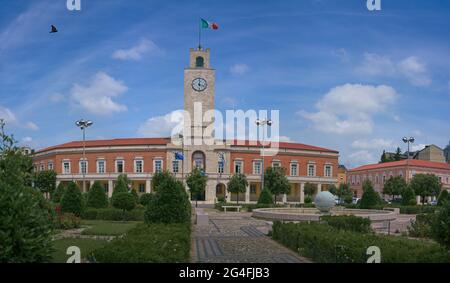 Palazzo Comunale (hôtel de ville) à Latina, un bâtiment des années 30 dans un style architectural fasciste, Italie Banque D'Images