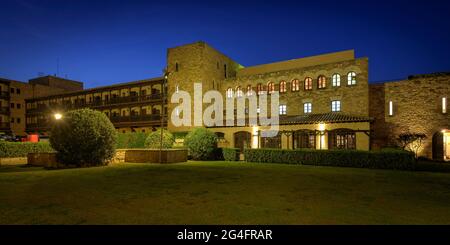 Château de la Suda, actuel Parador Nacional de Tortosa, à l'heure bleue (Tortosa, Tarragone, Catalogne, Espagne) ESP: Castillo de la Suda, en Tortosa Banque D'Images