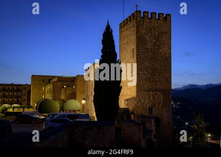 Château de la Suda, actuel Parador Nacional de Tortosa, à l'heure bleue (Tortosa, Tarragone, Catalogne, Espagne) ESP: Castillo de la Suda, en Tortosa Banque D'Images