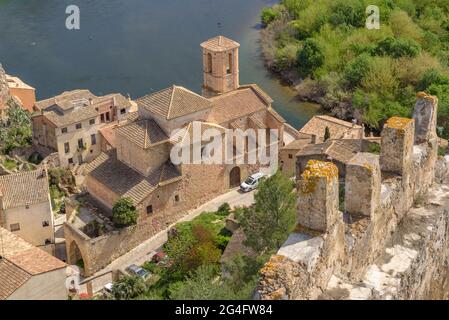 Vue sur le méandre de l'Ebre à Miravet, vue depuis un point de vue bastion du château de Miravet (Ribera d'Ebre, Tarragone, Catalogne, Espagne) Banque D'Images