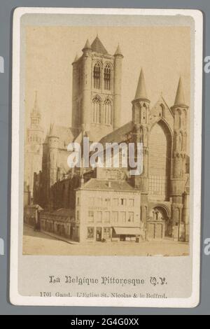 Gand, l'église Saint-Nicolas et le beffroi. . Banque D'Images
