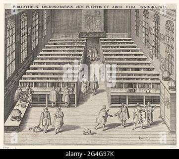 . Bibliothèque de l'Université de Leiden. Intérieur avec les placards avec les livres aux chaînes. Différents visiteurs au premier plan et entre les placards. Sur la gauche une table avec des globes. Droite un placard étiqueté: Legatu [] Josephi Scaligeri. Sur les murs cartes, tirages et portraits. Partie d'un groupe de quatre visages de l'Université de Leiden, plus tard utilisé comme illustration dans le supplément du Livre de Meursius sur l'Université de Leiden. Banque D'Images