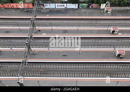 Vue panoramique sur les lignes de chemin de fer dans South Yarra gare Melbourne Suburban . Prise à Melbourne, Australie, le 4 décembre 2014 Banque D'Images