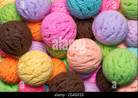 Arrière-plans et textures : boules de glace multicolores, grand groupe, gros plan Banque D'Images