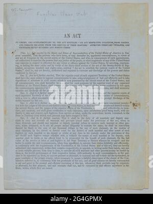 Copie-test de la première impression de la Fugitive Slave Act de 1850 consistant en une seule feuille de papier bleu émis par le gouvernement des États-Unis, pliée au quart pour former quatre pages et imprimée à l'encre noire. En haut, une inscription manuscrite se lit comme suit : [U.S. Congrès. / Loi sur les esclaves fugitifs.] Le texte imprimé commence [LOI / MODIFIANT, ET COMPLÉTANT, LA LOI INTITULÉE "LOI CONCERNANT LES FUGITIFS DE LA JUSTICE / ET LES PERSONNES QUI S'ÉCHAPPENT DU SERVICE DE LEURS MAÎTRES," APPROUVÉ LE 12 FÉVRIER mil SEPT CENT QUATRE-VINGT-TREIZE.].dans le corps, il y a deux annotations manuscrites Banque D'Images