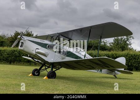 1938 de Havilland DH.83 Fox Moth sur exposition statique au Shuttleworth Evening Airshow le 19 juin 2021 Banque D'Images