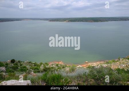 Voici une photo de paysage du lac Meredith dans le nord du Texas. Banque D'Images