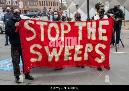 Minneapolis, Minnesota. Les manifestants se rassemblent pour mettre fin aux expulsions de logements durant la pandémie. Ils appellent à des réformes du système bancaire pour aider Banque D'Images