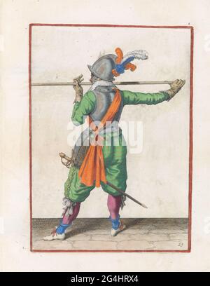 Soldat, vu au dos, portant sa brochette avec les deux mains horizontalement à hauteur de nez, sa main droite au pied de l'arme, son visage à gauche; Corte Underswsinghe sur la figure figuerliicke, entre autres T'recht Ghebruyck, d'Al T'ghene a Soldaet Int agissant à partir de la brochette est Noodich. Un soldat, pour plein, sur le dos, qui porte une brochette (lance) avec les deux mains horizontalement à la hauteur du nez, sa main droite au pied de l'arme, son visage à la gauche. Cet imprimé fait partie de la série de 32 imprimés numérotés à la main de brochettes dans l'opéra d'armes. Banque D'Images