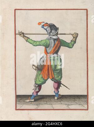 Soldat, vu au dos, portant sa brochette avec les deux mains horizontalement à hauteur de nez, sa main droite au pied de l'arme, son visage à droite; Corte Underswsinghe sur la figure figuerliicke, entre autres T'recht Ghebruyck, d'Al T'ghene a Soldaet Int agissant à partir de la brochette est Noodich. Un soldat, pour plein, sur le dos, qui porte une brochette (lance) avec les deux mains horizontalement à la hauteur du nez, sa main droite au pied de l'arme, son visage tourné vers la droite. Cet imprimé fait partie de la série de 32 imprimés numérotés à la main de brochettes dans l'opéra d'armes. Banque D'Images