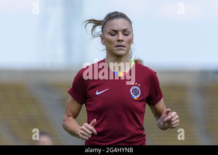 Prague, République tchèque. 19 juin 2021. Marketa Ringelova (16 Sparta Prague) pendant le match de I. liga Zeny entre Sparta Prague et 1. FC Slovanko au stade Strahov, République tchèque. Crédit: SPP Sport presse photo. /Alamy Live News Banque D'Images