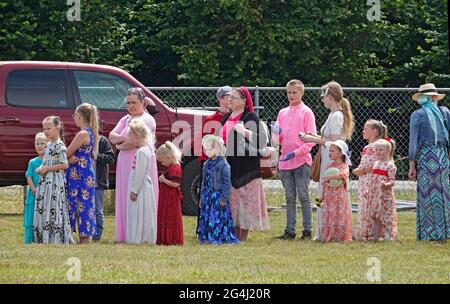 Conservateur russe orthodoxe 'vieux croyants' vêtu de vêtements de tratitional lors d'une foire d'été à Gervais, Oregon. La grande communauté orthodoxe russe Banque D'Images