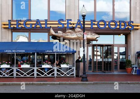 Legal Sea Foods, 255 State St, Boston, Massachusetts. Façade extérieure d'une chaîne de restaurants de fruits de mer dans le quartier de Wharf. Banque D'Images