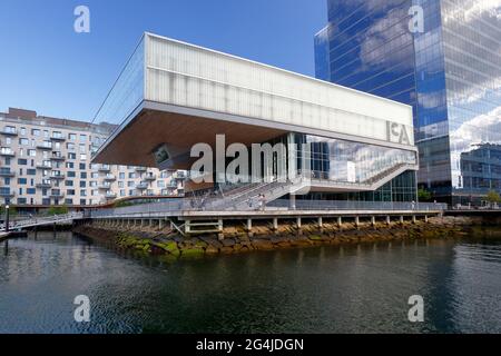 The Institute of Contemporary Art, 25 Harbour Shore Dr, Boston, Massachusetts. Extérieur d'un musée d'art dans le quartier de Seaport Banque D'Images