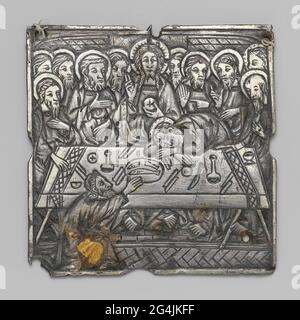 . Plaque carrée argentée avec représentation peu profonde du dernier souper. Au premier plan Judas qui richesse au plat. Derrière la table Christ et les onze apôtres. Banque D'Images