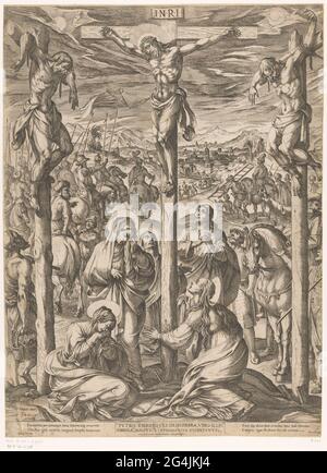 Crucifixion. Christ est sur la croix, entre les deux croix avec les deux voleurs. Les Maria's, Johannes et Maria Magdalena pleurent sous la croix. En arrière-plan, les spectateurs et les soldats de la foule quittent la ville. Texte et affectation en latin dans le maître d'exercice. Banque D'Images