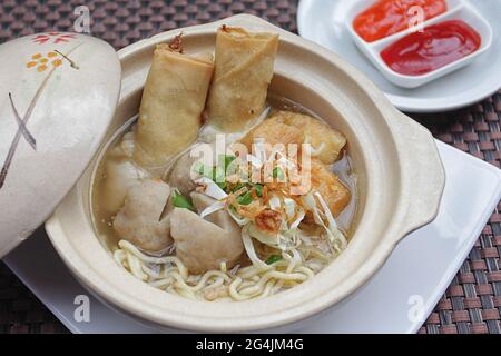 Soupe traditionnelle indonésienne de Meatball, Bakso Malang Banque D'Images
