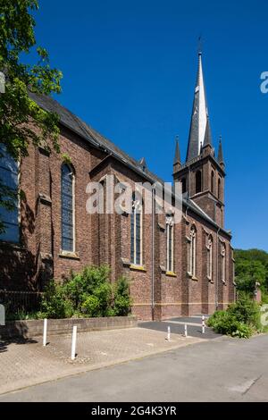 Allemagne, Erkrath, Erkrath-Hochdahl, Hochdahl-trills, Bergisches Land, Niederbergisches pays, Niederberg, Rhénanie-du-Nord-Westphalie, NRW, Église catholique Saint-Franziskus, bâtiment en briques Banque D'Images