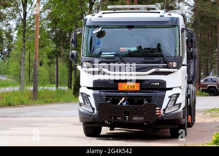 Raasepori, Finlande. 27 mai 2021. Volvo Trucks Finlande présente la nouvelle Volvo FMX 540 XPro Winter dans sa nouvelle gamme. Banque D'Images