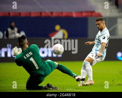 BRASILIA, BRÉSIL - JUIN 21: Alejandro Papu Gomez de l'Argentine marque son ged, pendant le match entre l'Argentine et le Paraguay au stade de Mane Garrincha le 21 juin 2021 à Brasilia, Brésil. (Support MB) Banque D'Images