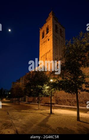 Monastère de Sant Cugat del Vallès la nuit (Barcelone, Catalogne, Espagne) ESP: Monasterio de Sant Cugat del Vallès de Noche (Barcelone, Catalogne, Espagne) Banque D'Images