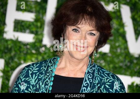 Anny Duperey pose lors d'un photocall pour l'émission de télévision une famille formidable dans le cadre du 60ème Festival de télévision de Monte Carlo, le 22 juin 2021 à Monte-Carlo, Monaco. Photo de David Niviere/ABACAPRESS.COM Banque D'Images