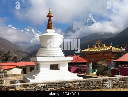 Monastère de Tengboche avec stupa et le mont Everest, Lhotse et Ama Dablam, le meilleur monastère bouddhiste de la vallée de Khumbu, trek jusqu'au camp de base de l'Everest, Saga Banque D'Images