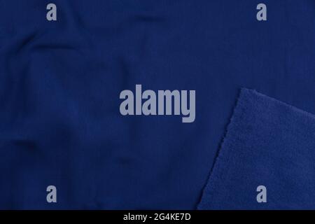 Arrière-plan en coton bleu monochrome. Gros plan sur la texture Banque D'Images