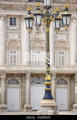 Lampe classique au Palacio Real. Centre ville de Madrid. Destination Espagne Banque D'Images