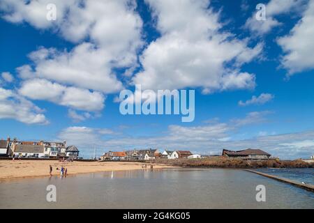 La piscine extérieure et le centre des oiseaux de mer, North Berwick, East Lothian. Banque D'Images