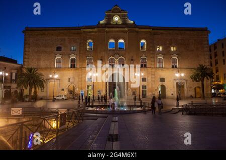 Palais Annunziata sur la place Vittorio Veneto, Matera, Lucania, Basilicate, Italie du Sud, Italie, Europe Banque D'Images