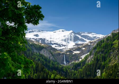 Chute d'eau de Geltenschuss à Lauenen, Suisse Banque D'Images